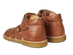 Angulus sandal cognac med hjerte begynder og startersandal